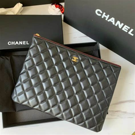 chanel set with pouch